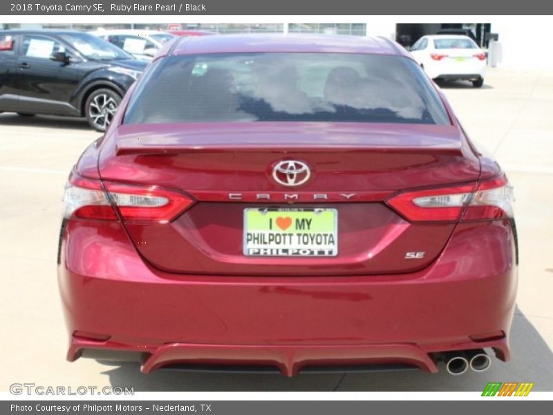 Ruby Flare Pearl / Black 2018 Toyota Camry SE