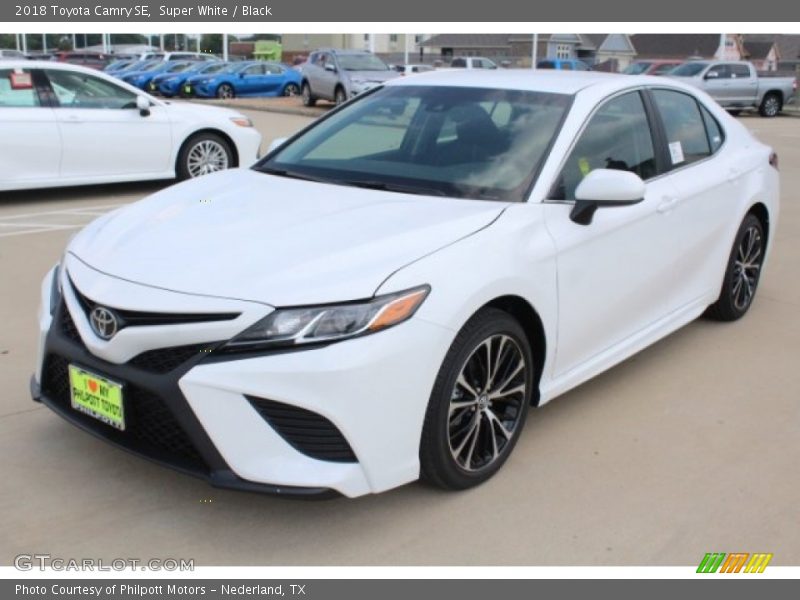 Super White / Black 2018 Toyota Camry SE