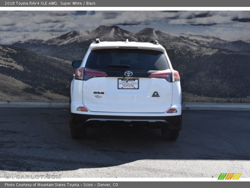 Super White / Black 2018 Toyota RAV4 XLE AWD