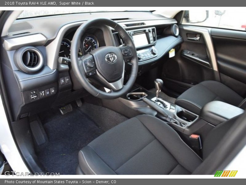 Super White / Black 2018 Toyota RAV4 XLE AWD