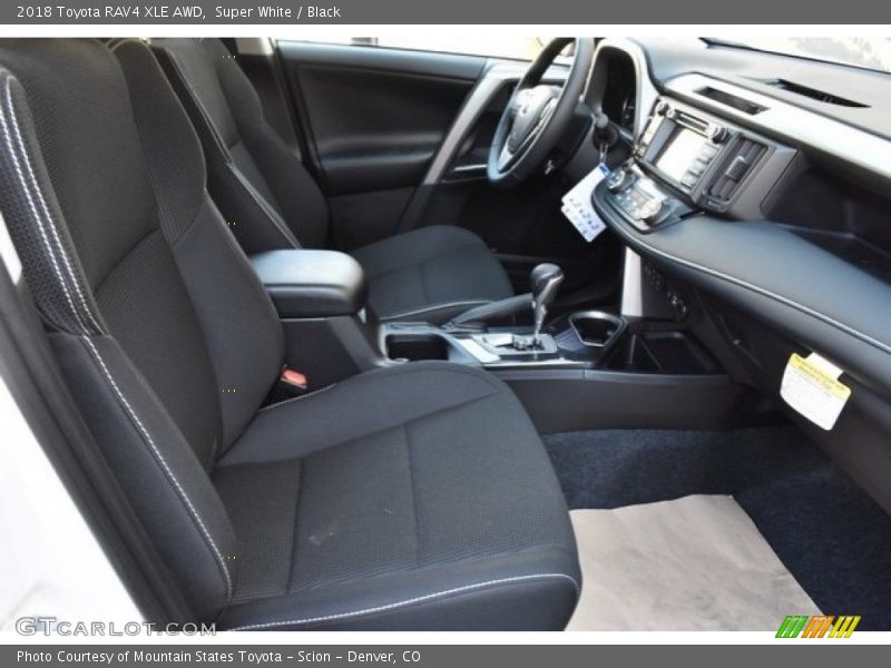 Super White / Black 2018 Toyota RAV4 XLE AWD