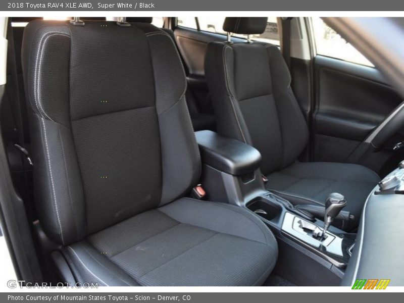 Super White / Black 2018 Toyota RAV4 XLE AWD