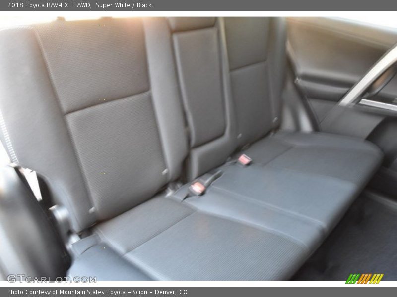 Super White / Black 2018 Toyota RAV4 XLE AWD