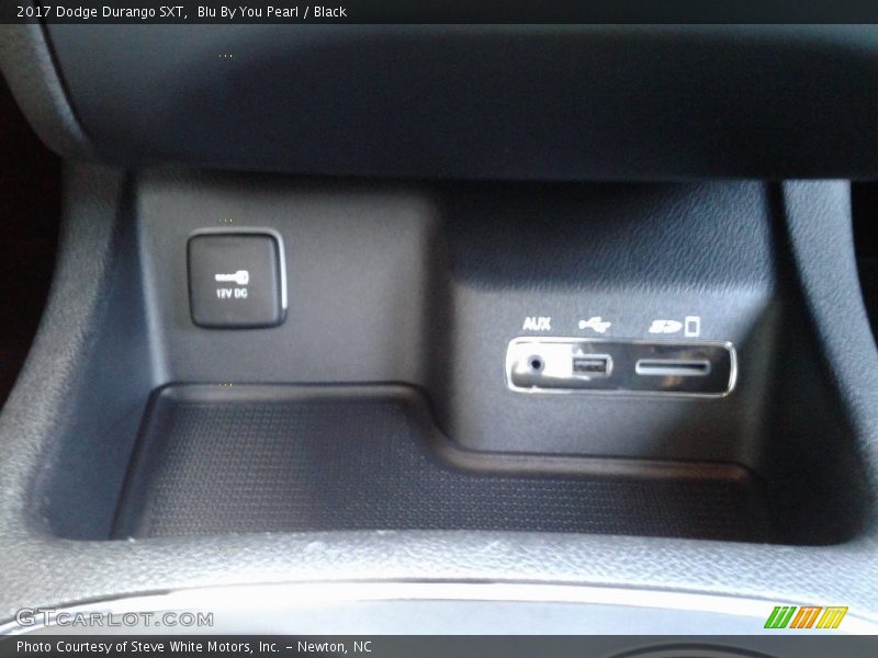 Blu By You Pearl / Black 2017 Dodge Durango SXT