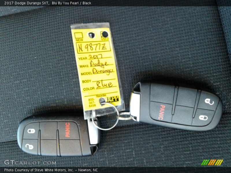 Blu By You Pearl / Black 2017 Dodge Durango SXT