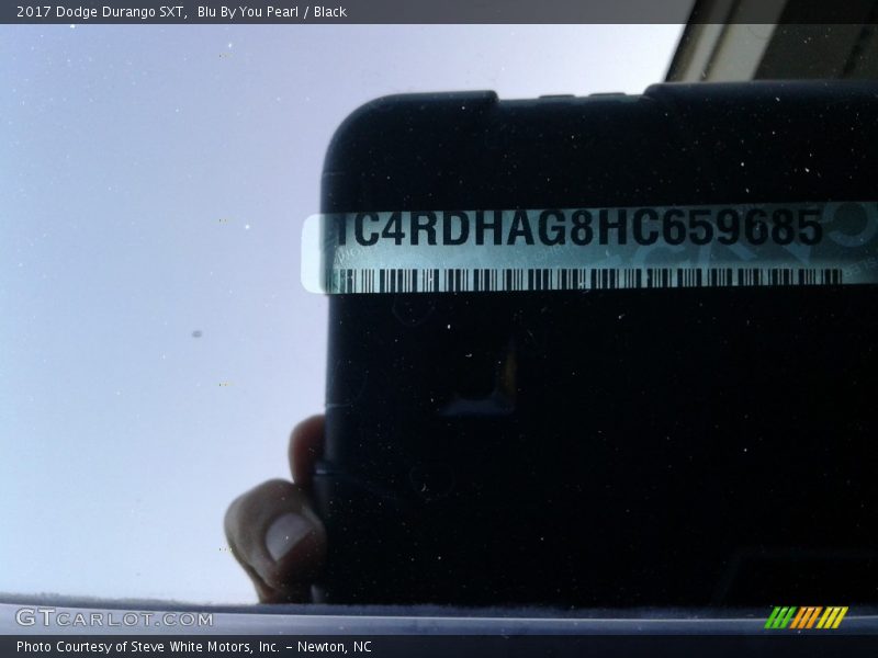 Blu By You Pearl / Black 2017 Dodge Durango SXT