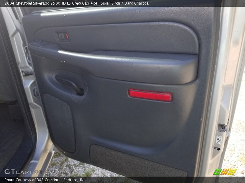 Silver Birch / Dark Charcoal 2004 Chevrolet Silverado 2500HD LS Crew Cab 4x4