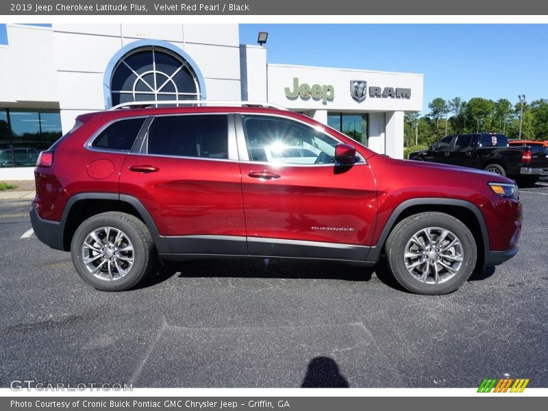 Velvet Red Pearl / Black 2019 Jeep Cherokee Latitude Plus