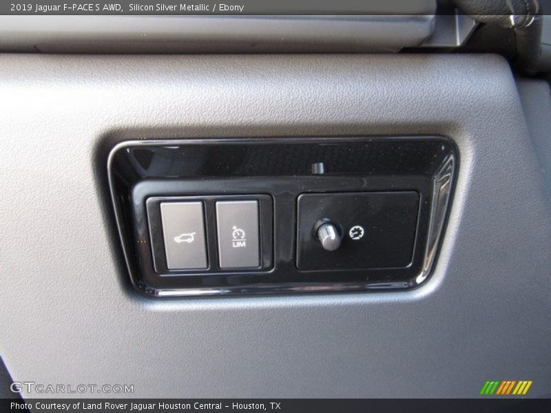 Silicon Silver Metallic / Ebony 2019 Jaguar F-PACE S AWD