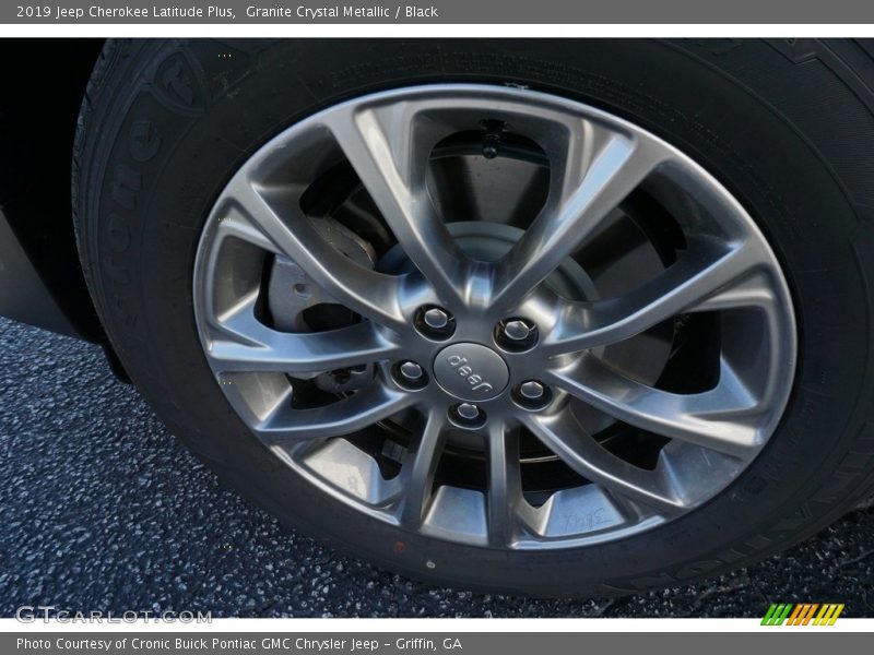 Granite Crystal Metallic / Black 2019 Jeep Cherokee Latitude Plus