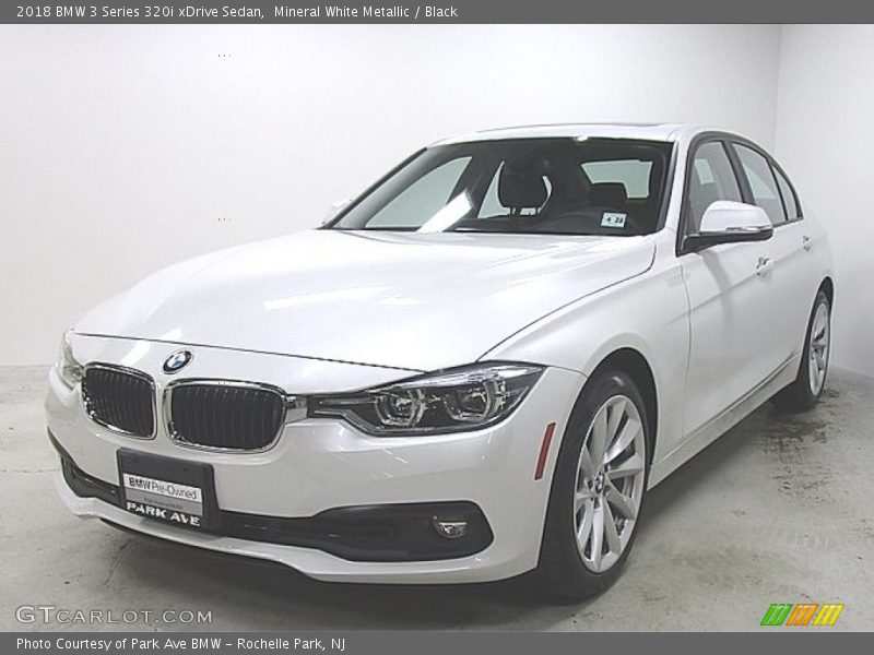 Mineral White Metallic / Black 2018 BMW 3 Series 320i xDrive Sedan