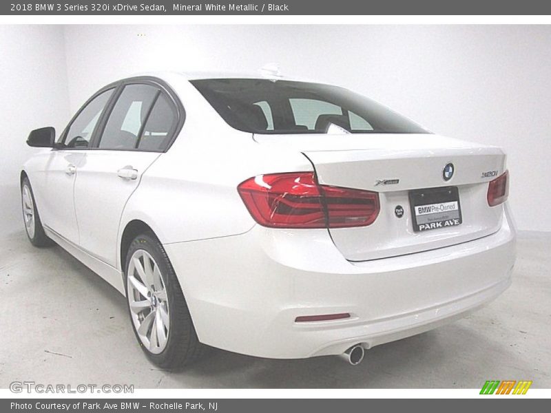 Mineral White Metallic / Black 2018 BMW 3 Series 320i xDrive Sedan