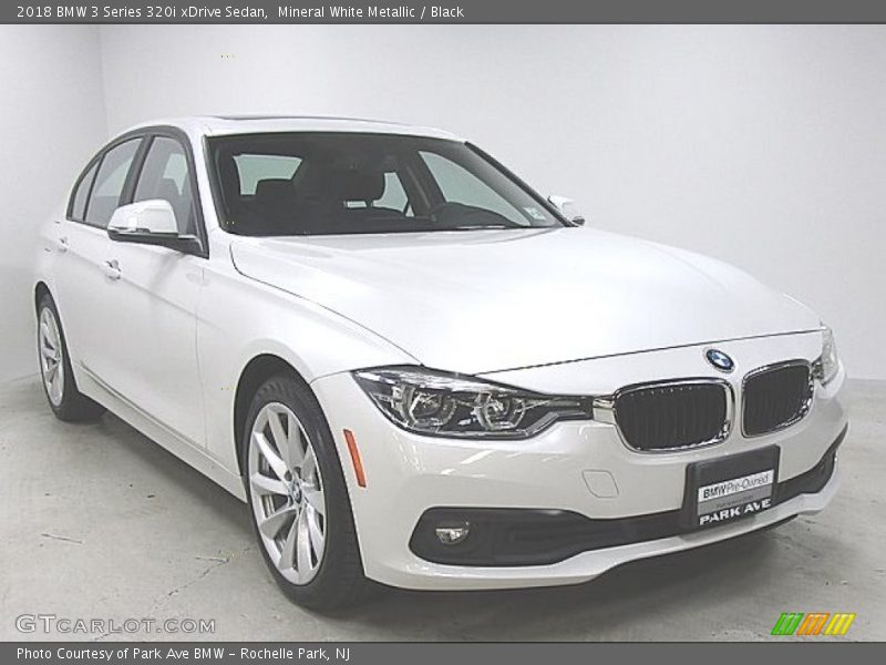 Mineral White Metallic / Black 2018 BMW 3 Series 320i xDrive Sedan