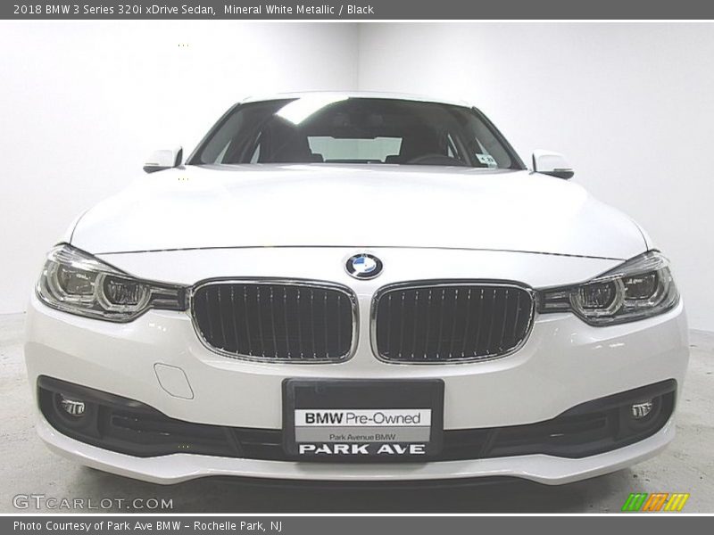 Mineral White Metallic / Black 2018 BMW 3 Series 320i xDrive Sedan