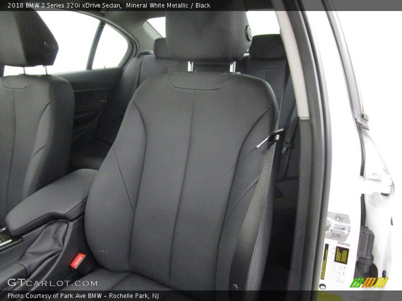 Mineral White Metallic / Black 2018 BMW 3 Series 320i xDrive Sedan