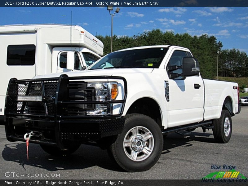Oxford White / Medium Earth Gray 2017 Ford F250 Super Duty XL Regular Cab 4x4