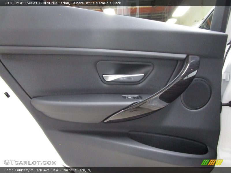 Mineral White Metallic / Black 2018 BMW 3 Series 320i xDrive Sedan