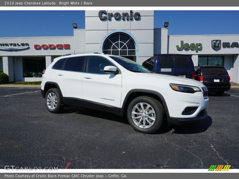 Bright White / Black 2019 Jeep Cherokee Latitude