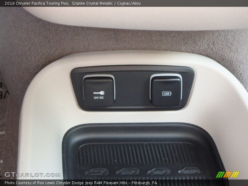 Granite Crystal Metallic / Cognac/Alloy 2019 Chrysler Pacifica Touring Plus