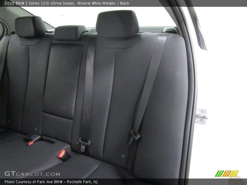 Mineral White Metallic / Black 2018 BMW 3 Series 320i xDrive Sedan