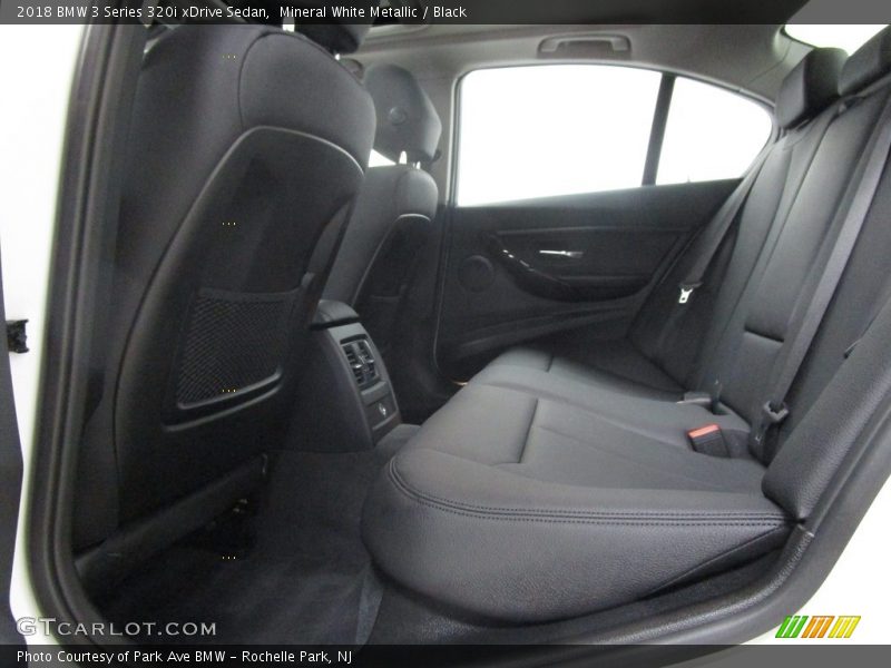 Mineral White Metallic / Black 2018 BMW 3 Series 320i xDrive Sedan