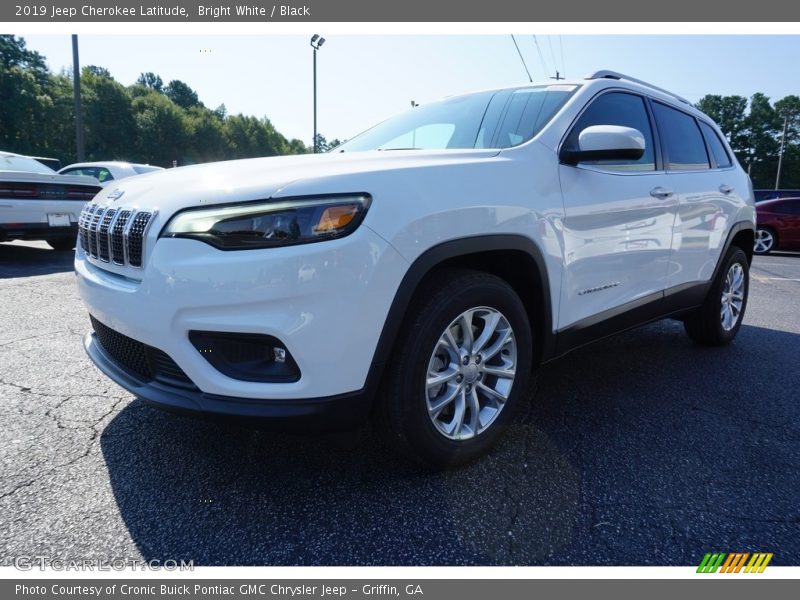 Bright White / Black 2019 Jeep Cherokee Latitude