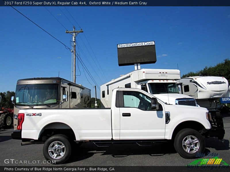 Oxford White / Medium Earth Gray 2017 Ford F250 Super Duty XL Regular Cab 4x4