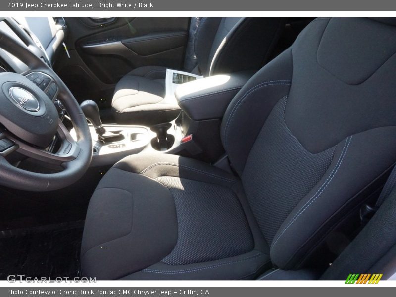 Bright White / Black 2019 Jeep Cherokee Latitude