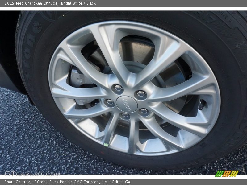 Bright White / Black 2019 Jeep Cherokee Latitude