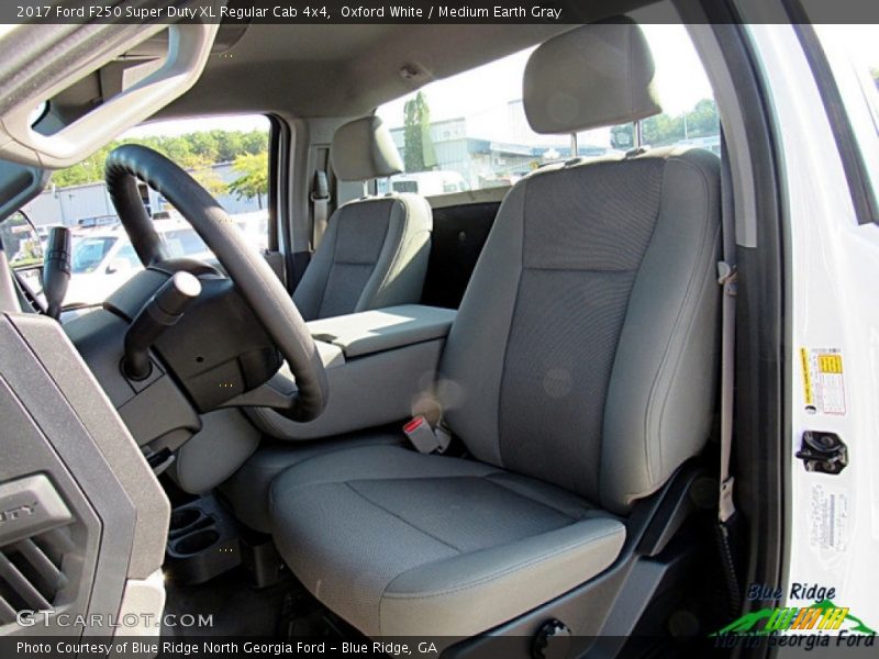 Oxford White / Medium Earth Gray 2017 Ford F250 Super Duty XL Regular Cab 4x4