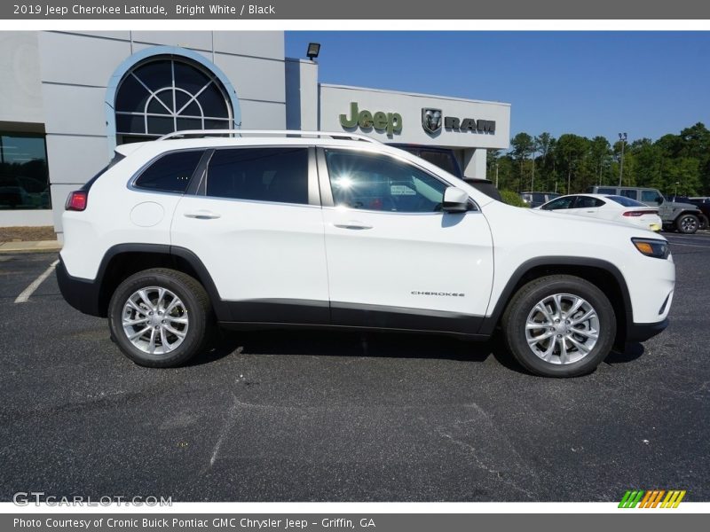 Bright White / Black 2019 Jeep Cherokee Latitude