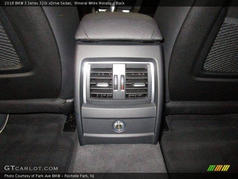 Mineral White Metallic / Black 2018 BMW 3 Series 320i xDrive Sedan