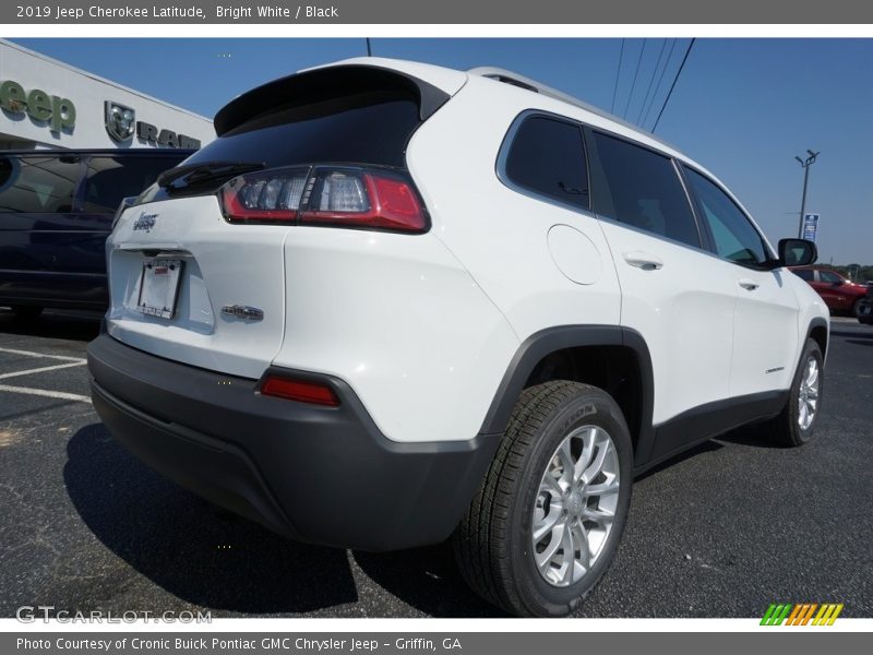 Bright White / Black 2019 Jeep Cherokee Latitude