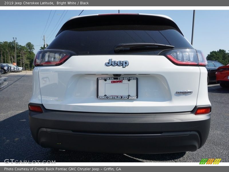 Bright White / Black 2019 Jeep Cherokee Latitude