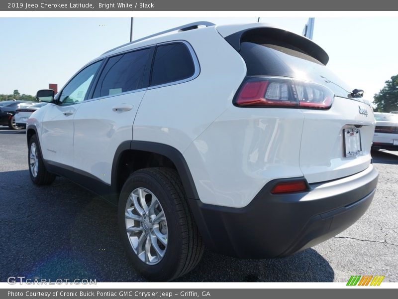 Bright White / Black 2019 Jeep Cherokee Latitude