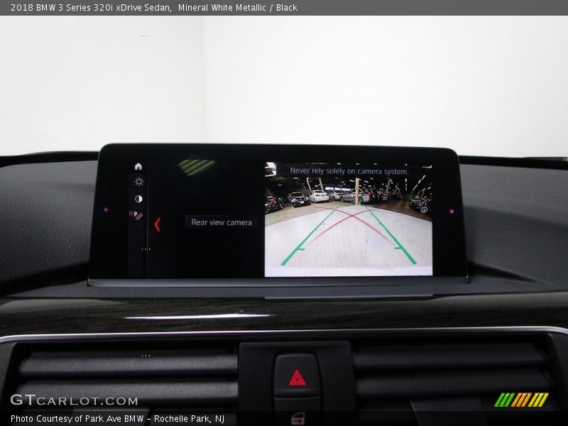 Mineral White Metallic / Black 2018 BMW 3 Series 320i xDrive Sedan