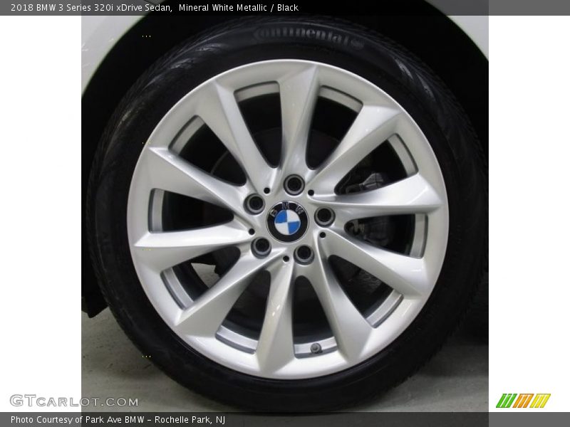 Mineral White Metallic / Black 2018 BMW 3 Series 320i xDrive Sedan