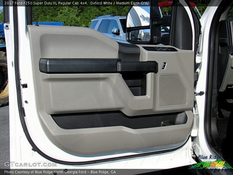 Oxford White / Medium Earth Gray 2017 Ford F250 Super Duty XL Regular Cab 4x4