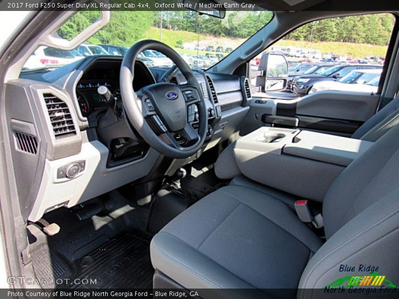 Oxford White / Medium Earth Gray 2017 Ford F250 Super Duty XL Regular Cab 4x4