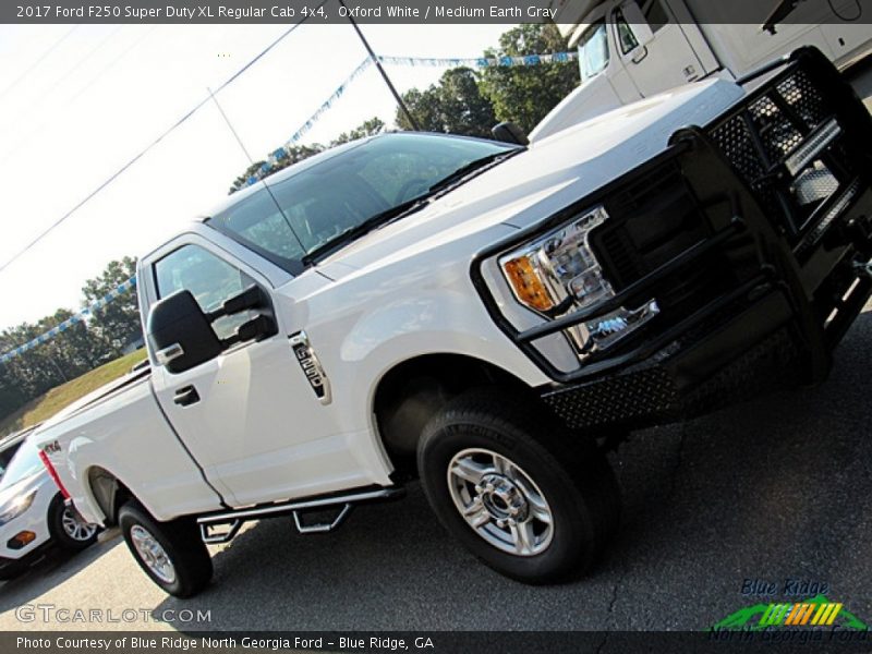 Oxford White / Medium Earth Gray 2017 Ford F250 Super Duty XL Regular Cab 4x4