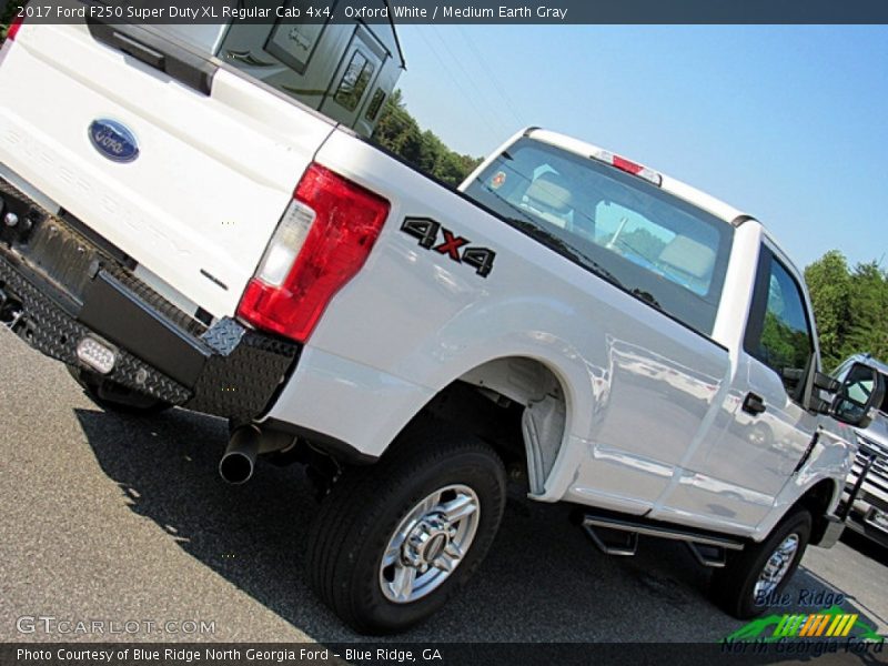 Oxford White / Medium Earth Gray 2017 Ford F250 Super Duty XL Regular Cab 4x4