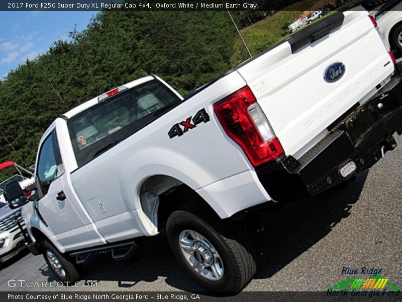 Oxford White / Medium Earth Gray 2017 Ford F250 Super Duty XL Regular Cab 4x4