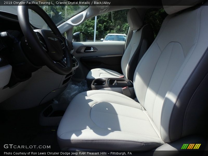 Granite Crystal Metallic / Black/Alloy 2019 Chrysler Pacifica Touring L