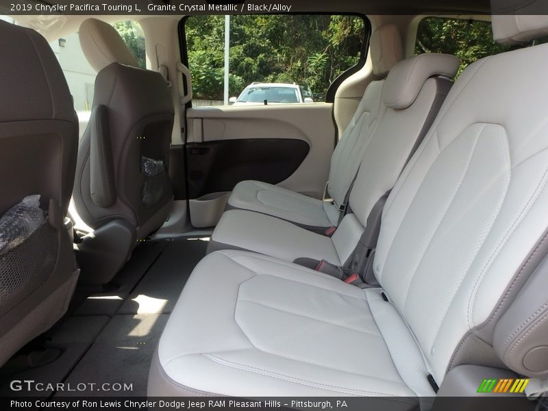 Granite Crystal Metallic / Black/Alloy 2019 Chrysler Pacifica Touring L