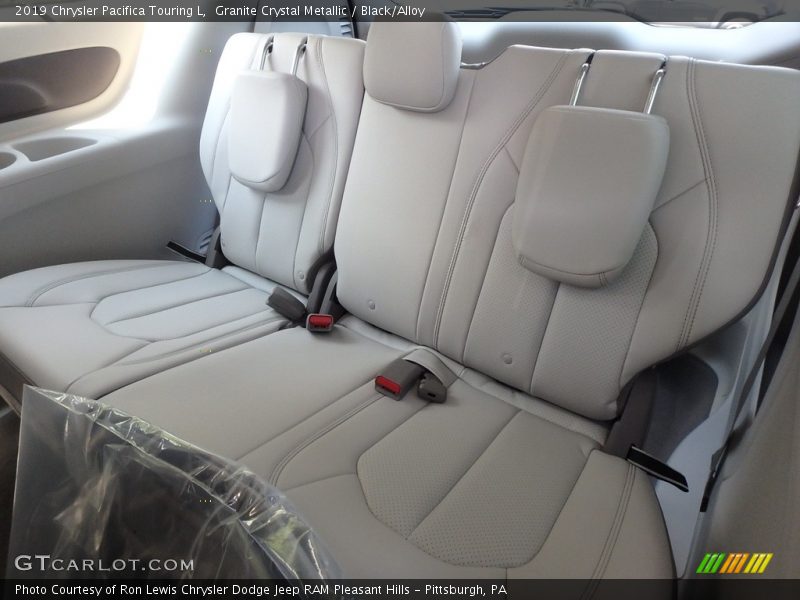 Granite Crystal Metallic / Black/Alloy 2019 Chrysler Pacifica Touring L