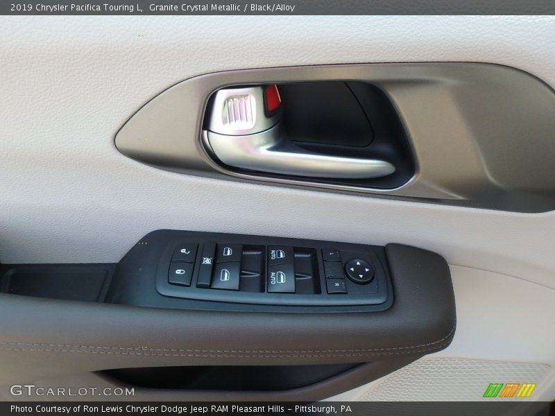 Granite Crystal Metallic / Black/Alloy 2019 Chrysler Pacifica Touring L