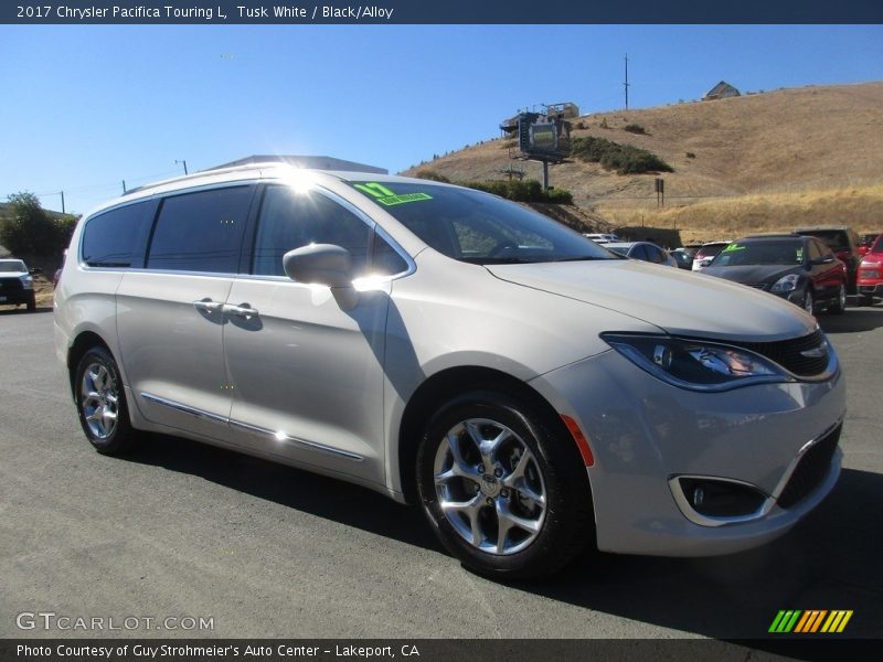 Tusk White / Black/Alloy 2017 Chrysler Pacifica Touring L