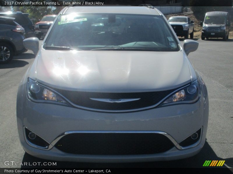 Tusk White / Black/Alloy 2017 Chrysler Pacifica Touring L
