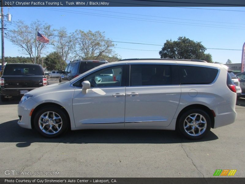 Tusk White / Black/Alloy 2017 Chrysler Pacifica Touring L