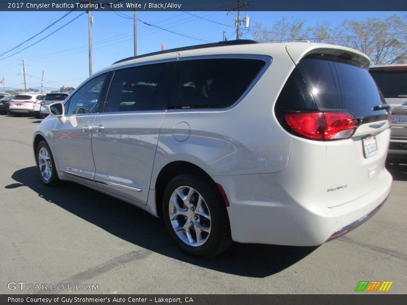 Tusk White / Black/Alloy 2017 Chrysler Pacifica Touring L